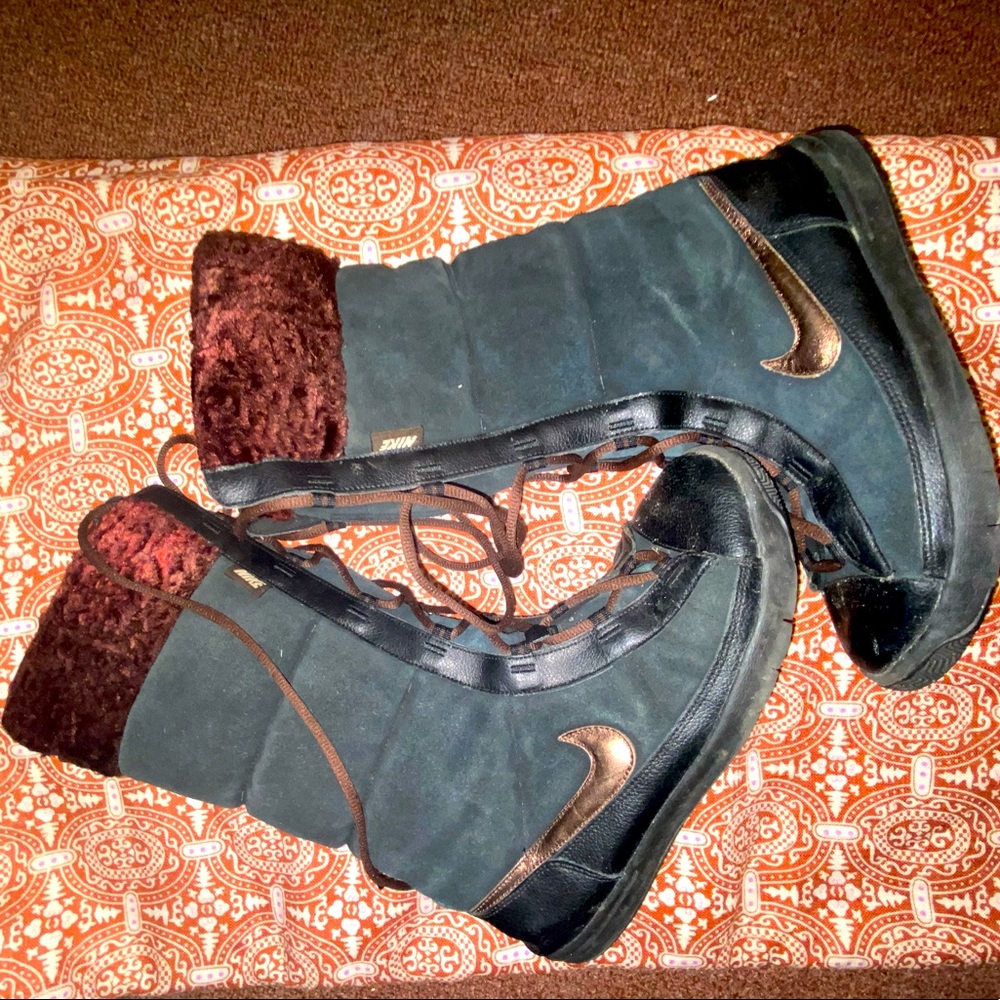 VINTAGE NIKE WINTER BOOTS